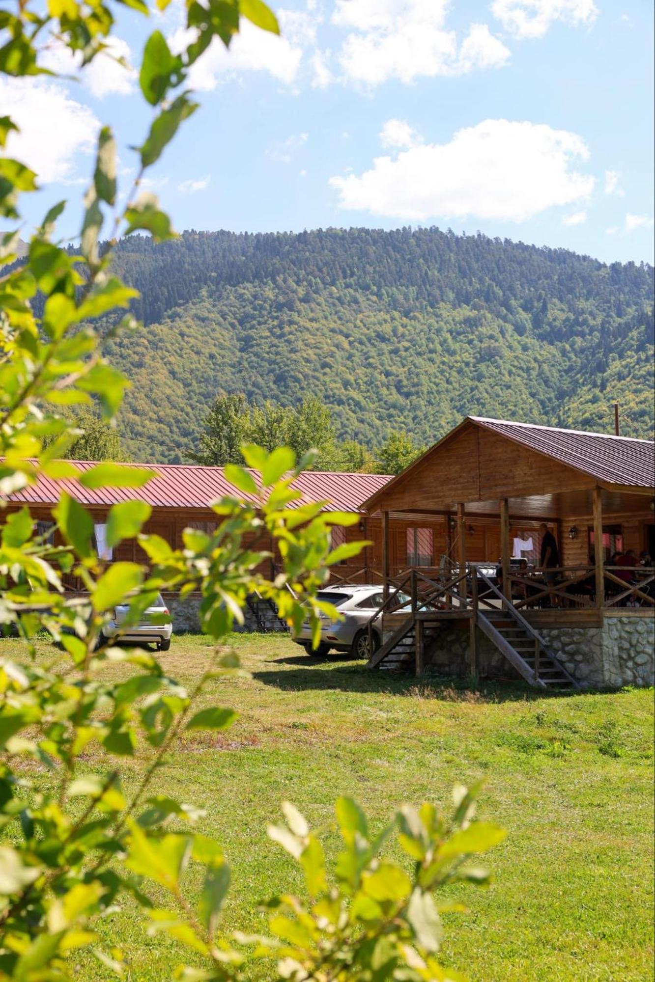 Hotel Ushba Hill Mestia Bagian luar foto